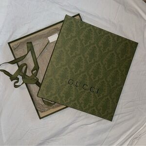 Gucci scarf/shirt Gift Box